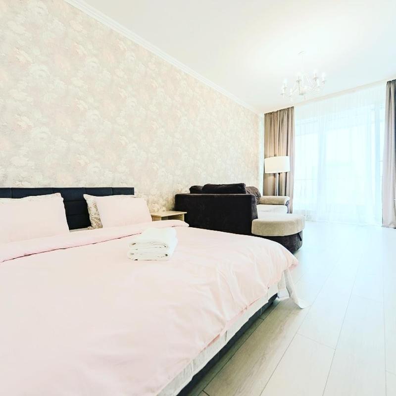 1 Room 60M2 Center Of Obolon Near River Side. With Terrace. 22 Floor Киев Экстерьер фото